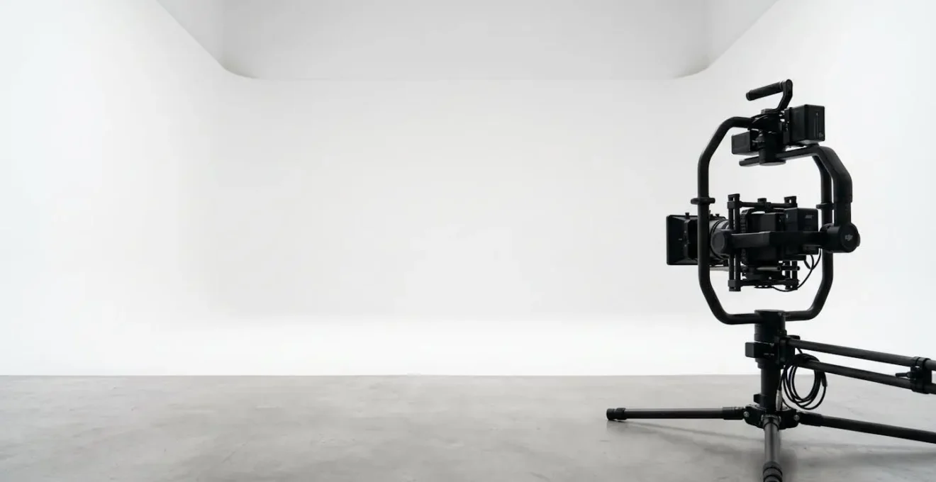 Split-screen comparison showing rolling shutter warping effect versus global shutter clarity